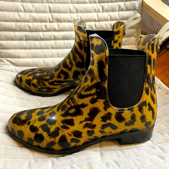 Banana Republic Chelsea leopard booties/Rain boots - Picture 2 of 3